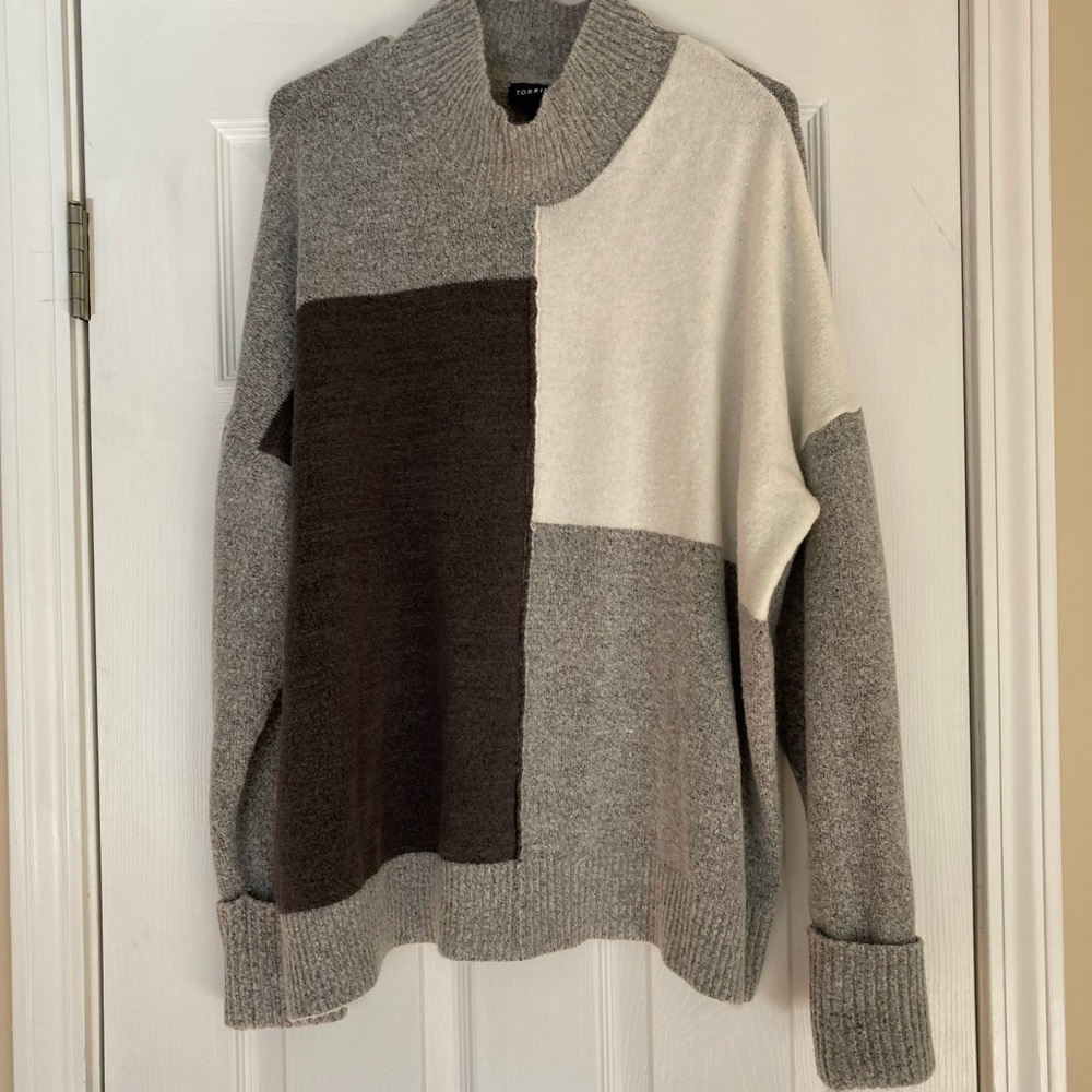 Colorblock Turtleneck Sweater - Gray, White, and Black